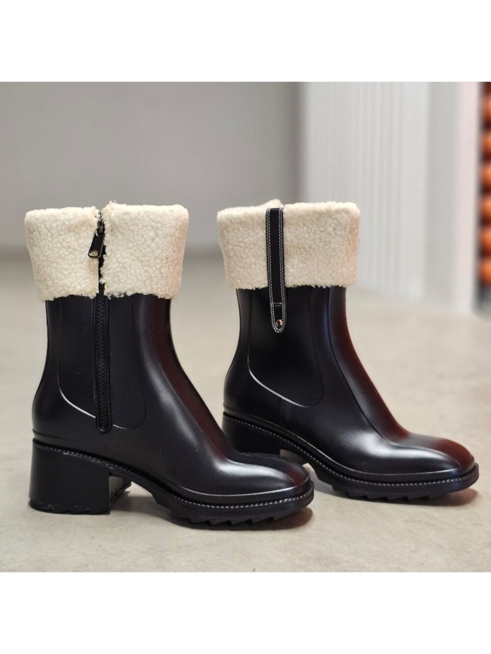 Shearling-Lined Womens Black Ankle Boots With Side Zippers & Lug Sole For Winter